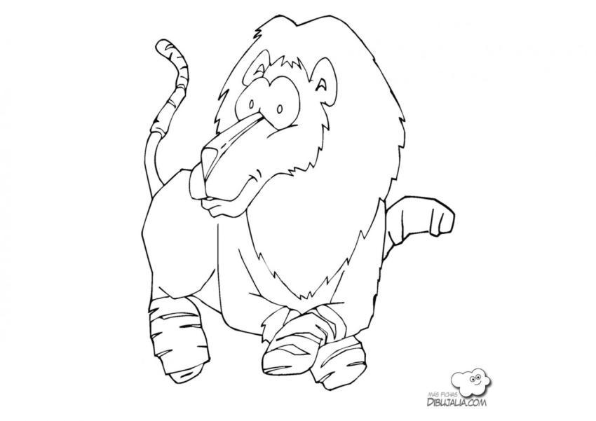 León posando feliz