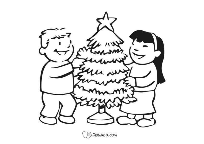 Nin?os decoran el árbol de navidad
