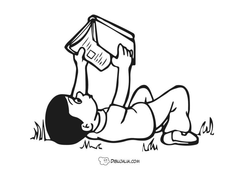 Tumbado disfrutando de la lectura