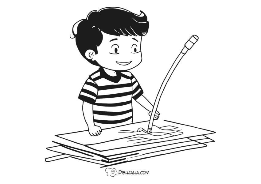 Niño realiza discurso