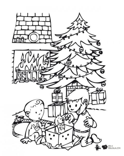 Abriendo regalos de navidad