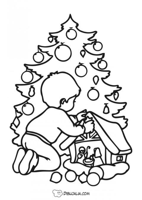 Nin?o decorando  el árbol de navidad