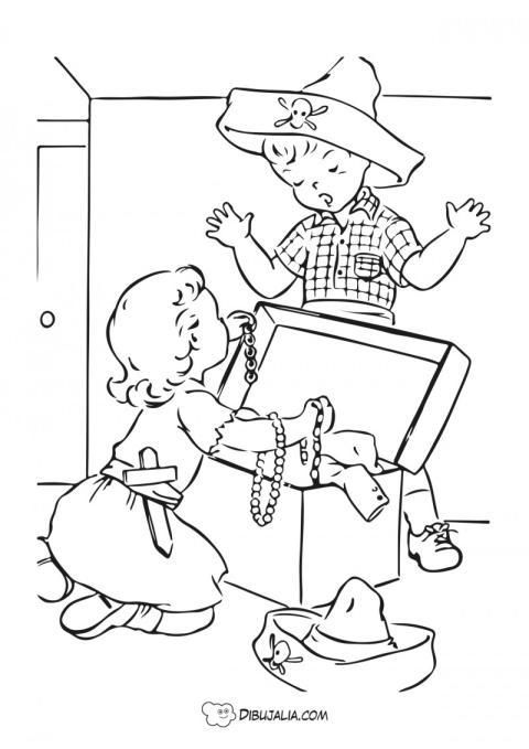 Niños jugando con disfraces