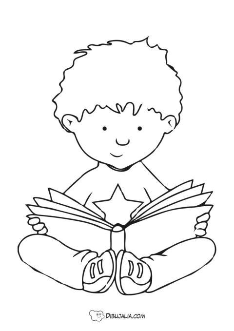 Chico lee una revista divertida